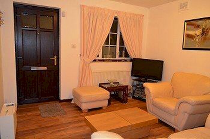 1 Bedroom Flat To Rent In Langford Road, Cockfosters, Barnet, EN4