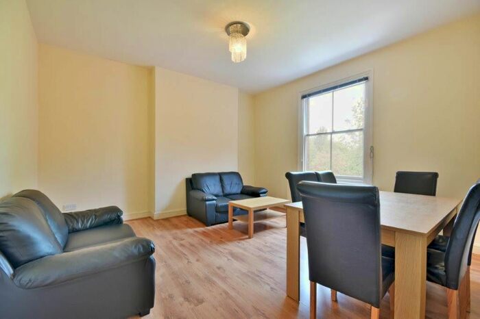 2 Bedroom Flat To Rent In Exeter Road, Kilburn, NW2