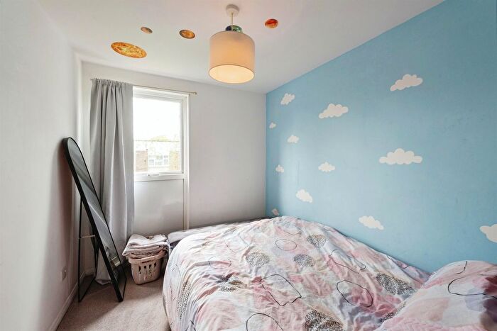3 Bedroom End Of Terrace House For Sale In Linnet Close, Waterlooville, PO8