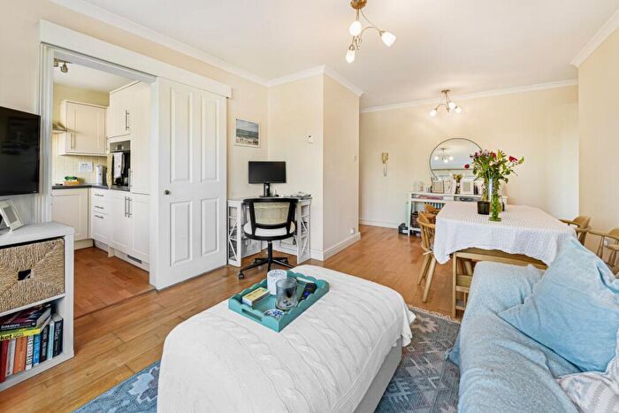 1 Bedroom Flat To Rent In Banbury Street, Battersea, SW11