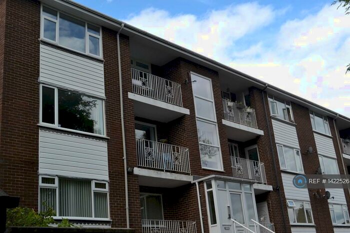 2 Bedroom Flat To Rent In Hazelhurst Court, Bradford, BD9