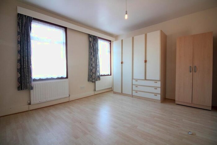 2 Bedroom Terraced House To Rent In Tiverton Road, Hounslow, TW3