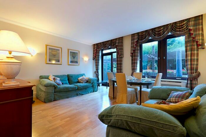 2 Bedroom Flat To Rent In Whitehouse Apartments, Belvedere Road, Southbank, London, SE1