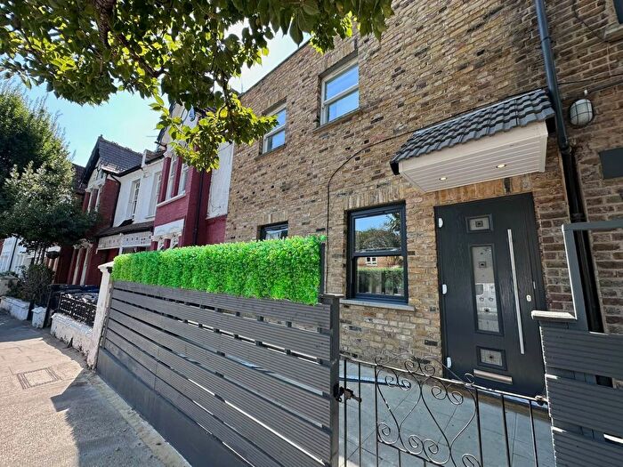 2 Bedroom Terraced House To Rent In The Vale, London, W3