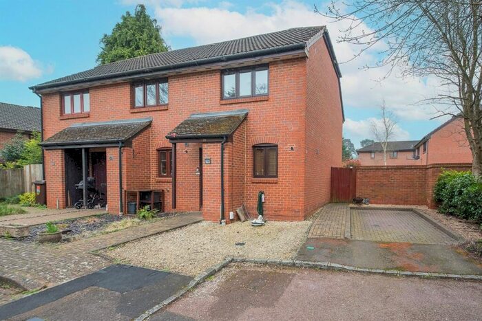 2 Bedroom End Of Terrace House To Rent In Wentworth Close, Crowthorne, RG45