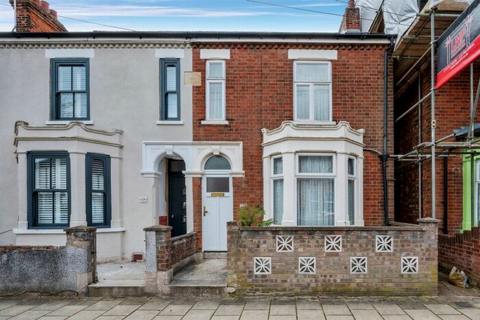 3 Bedroom Semi Detached House For Sale In Honey Hill Road, Bedford, MK40