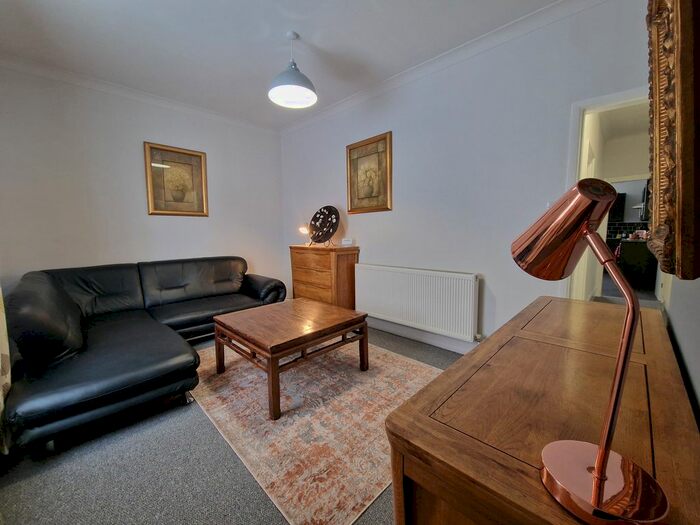 1 Bedroom Flat To Rent In Albert Avenue, Hull, Yorkshire, HU3