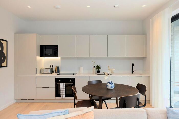 2 Bedroom Apartment For Sale In The Royal Majestic Apartments - Brondesbury, NW2