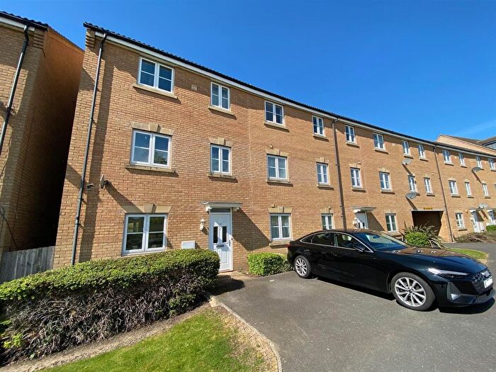 2 Bedroom Flat For Sale In Hargate Way, Hampton Hargate, Peterborough, PE7