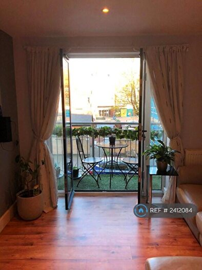1 Bedroom Flat To Rent In Dovecot Road, High Wycombe, HP13