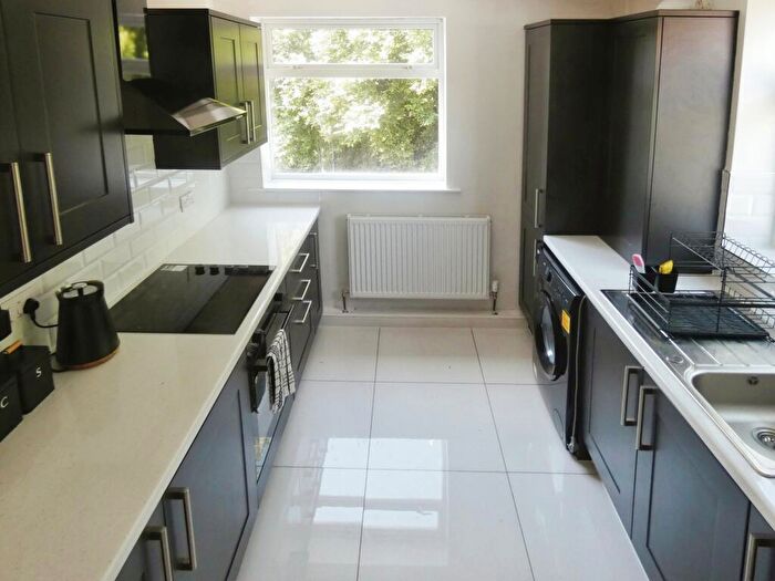 3 Bedroom Flat To Rent In Mansfield Road, Blidworth, NG21