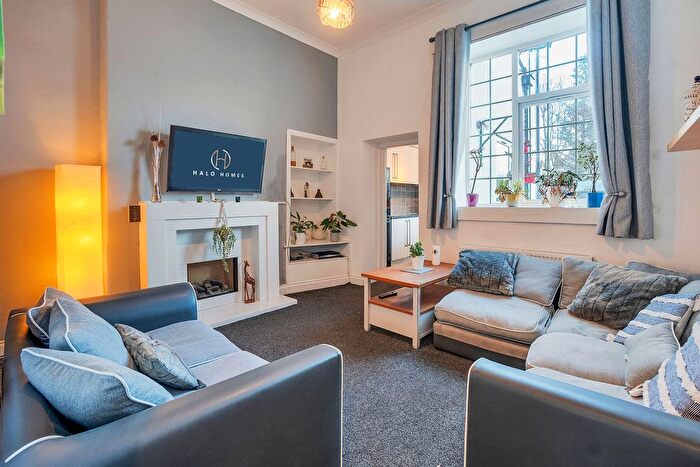 2 Bedroom Flat For Sale In Moss Road, Tillicoultry, FK13