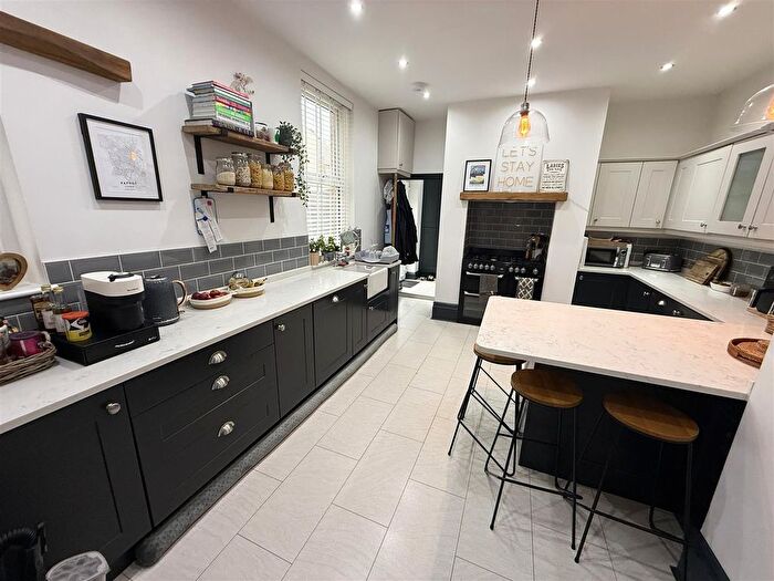 5 Bedroom Property To Rent In Waterloo Place, North Shields, Tyne And Wear, NE29