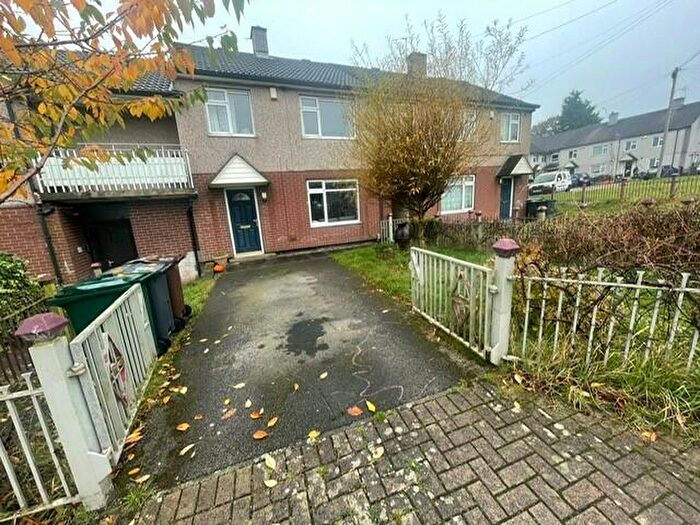 3 Bedroom Terraced House To Rent In Salcombe Place, Bradford, BD4
