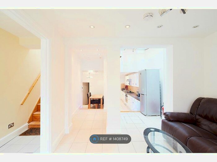 3 Bedroom Terraced House To Rent In Voss Street, London, E2