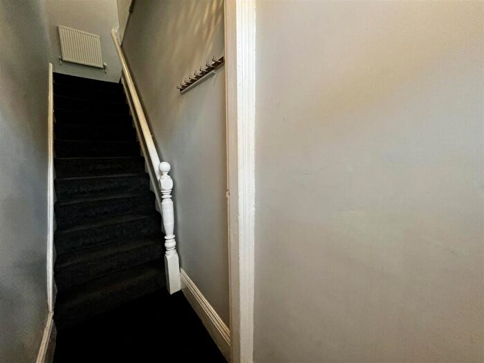 3 Bedroom Flat To Rent In Raby Street, Gateshead, NE8
