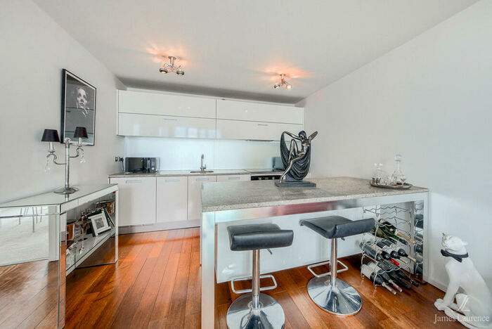 2 Bedroom Apartment To Rent In Beetham Tower, Holloway Circus Queensway, Birmingham City Centre, B1