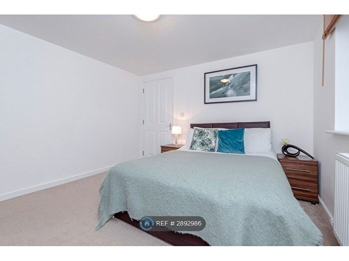 2 Bedroom Flat To Rent In Royal Lane, West Drayton, UB7