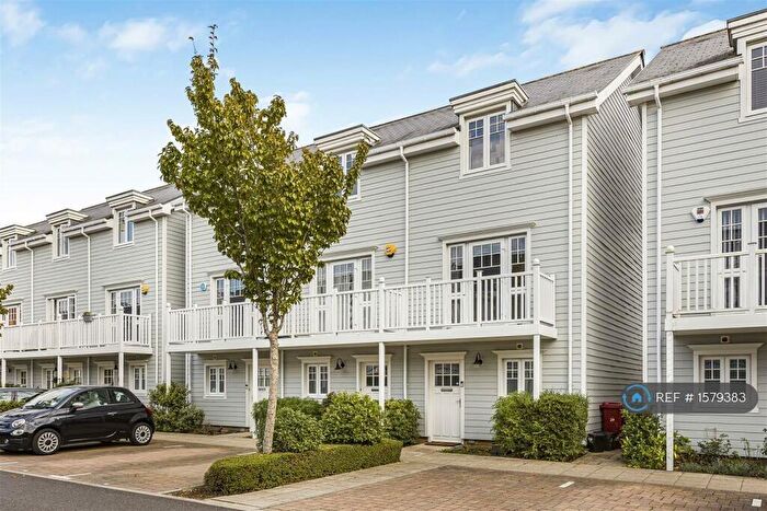 4 Bedroom End Of Terrace House To Rent In Champlain Street, Reading, RG2