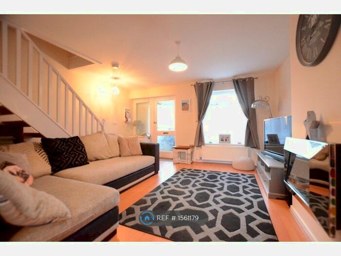 3 Bedroom Semi-Detached House To Rent In Swallowfield Road, Arborfield, Reading, RG2