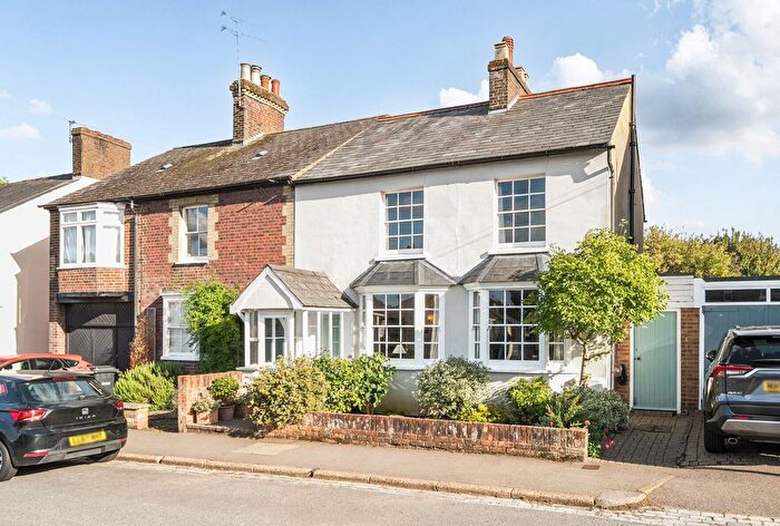 4 Bedroom Detached House For Sale In Cravells Road, Harpenden, AL5