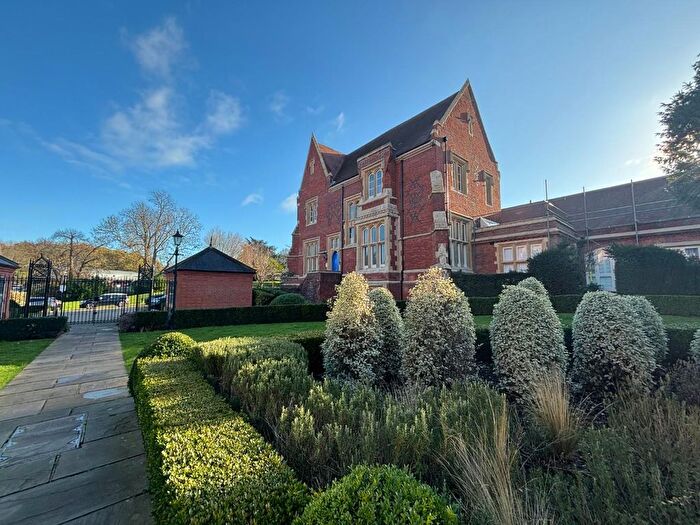 2 Bedroom Flat For Sale In The Galleries, Warley, Brentwood, CM14