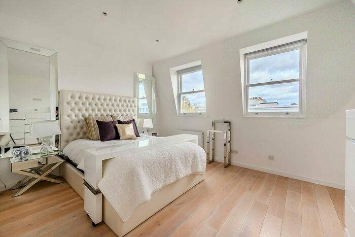 3 Bedroom Flat To Rent In Queens Gate, South Kensington, London, SW7