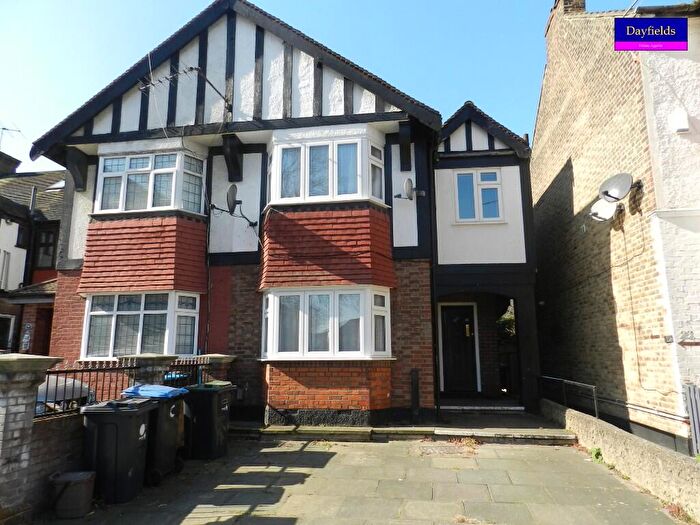 4 Bedroom Semi-Detached House To Rent In Fyfield Road, London, EN1