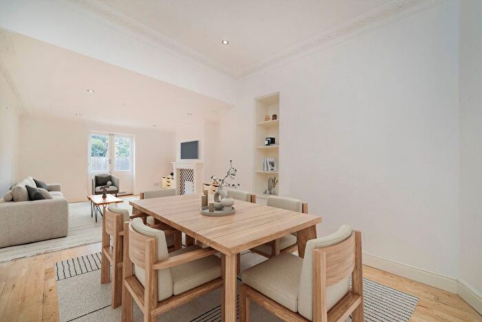2 Bedroom Flat For Sale In Upper Tachbrook Street, Pimlico, SW1V