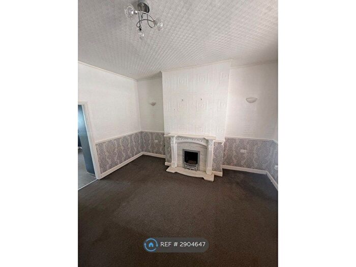 2 Bedroom Terraced House To Rent In Shaw Road, Oldham, OL2