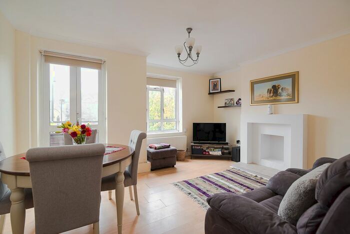 2 Bedroom Flat To Rent In Toland Square, London, SW15