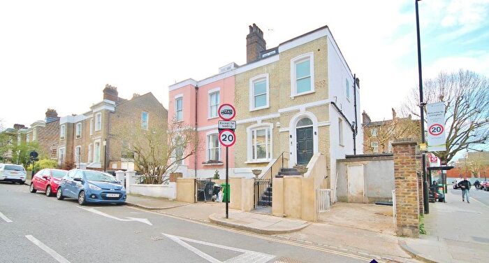 5 Bedroom Semi-Detached House To Rent In Beacon Hill, London, Caledonian Road, N7