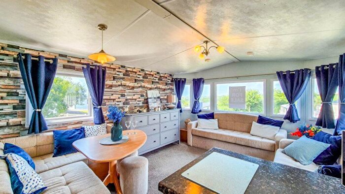 2 Bedroom Park Home For Sale In Hedley Wood Holiday Park, EX22