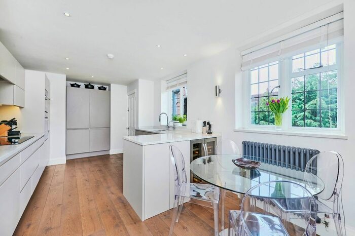 3 Bedroom Flat To Rent In Portsmouth Road, Putney, London, SW15