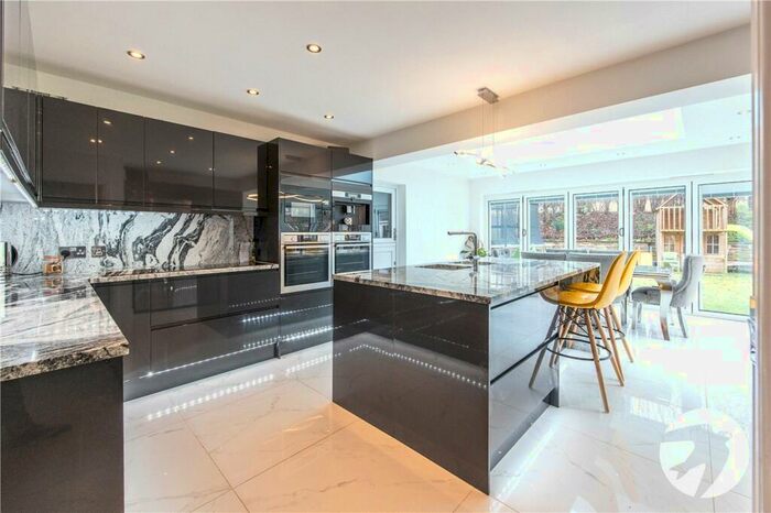 4 Bedroom Detached House For Sale In Riggall Court, Cuxton, Rochester, Kent, ME2