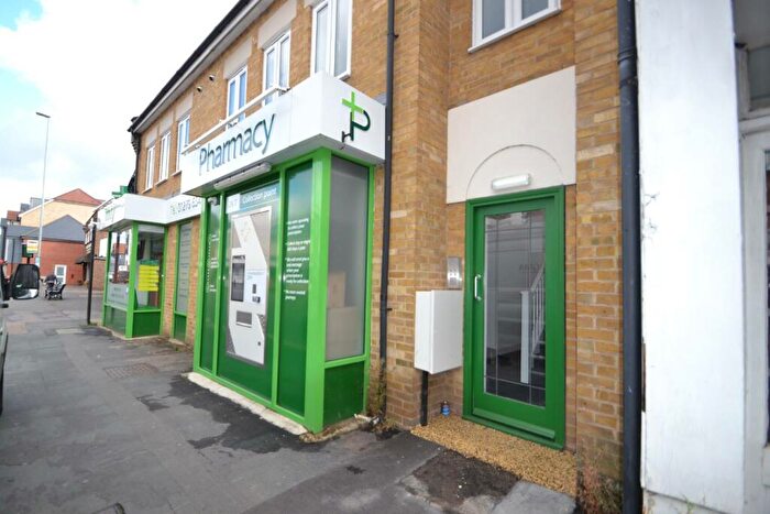1 Bedroom Flat To Rent In South Street, Bishops Stortford, CM23