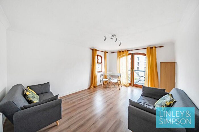 2 Bedroom Flat For Sale In Riverside Court, Leeds, Uk, LS1