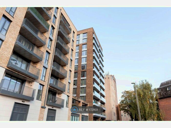 1 Bedroom Flat To Rent In Sandown House, Staines-Upon-Thames, TW18