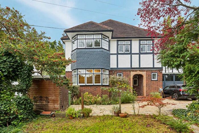 3 Bedroom Maisonette For Sale In Hayland Close, London, NW9