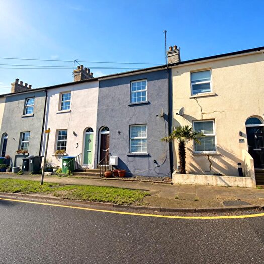 2 Bedroom House For Sale In Beach Road, Newhaven, BN9