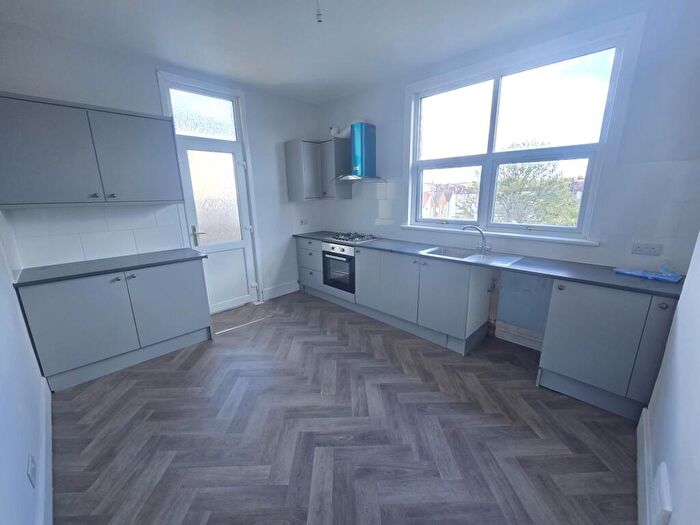 3 Bedroom Flat To Rent In London Road, Thornton Heath, CR7