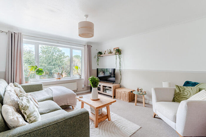 2 Bedroom Flat For Sale In Oak Close, Little Stoke, Bristol, BS34