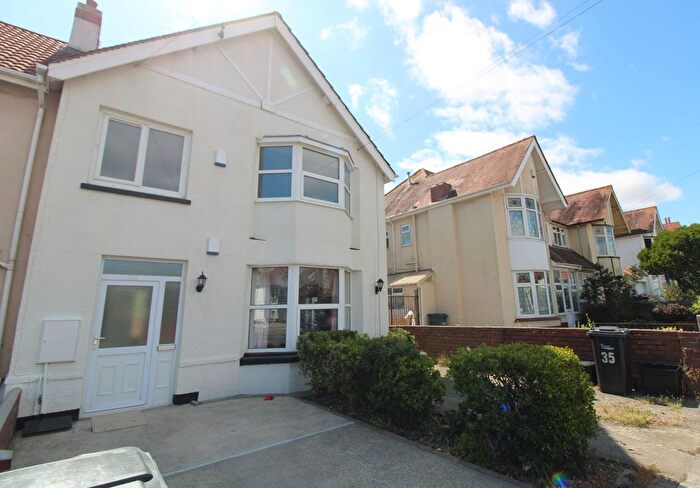 2 Bedroom Flat For Sale In Manor Road, Preston, Paignton, TQ3