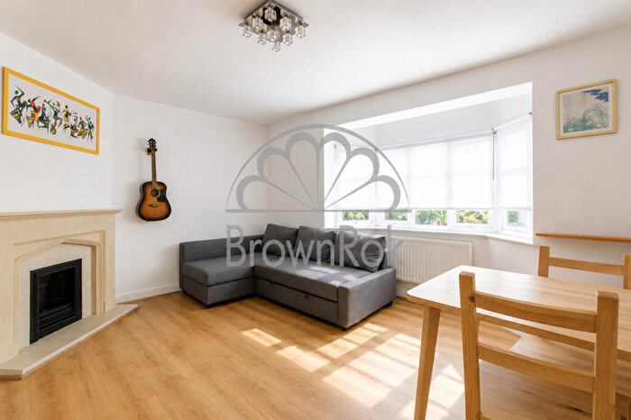 2 Bedroom Apartment To Rent In Ossulton Way, London, N2