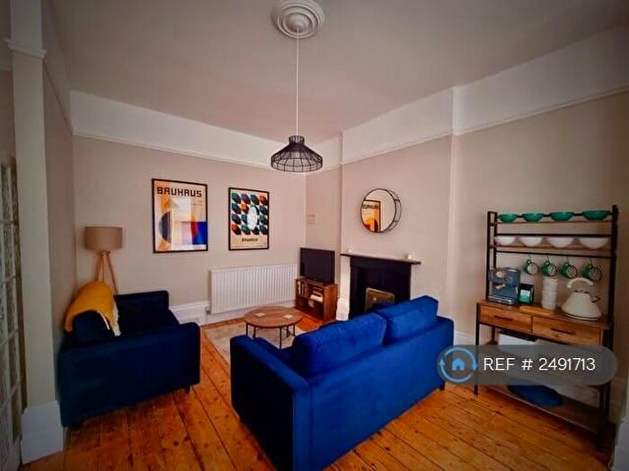 2 Bedroom Flat To Rent In Manor House, Whitstable, CT5