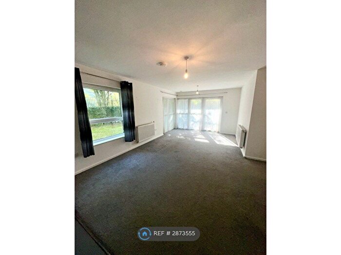 2 Bedroom Flat To Rent In Brunel Place, Crawley, RH10