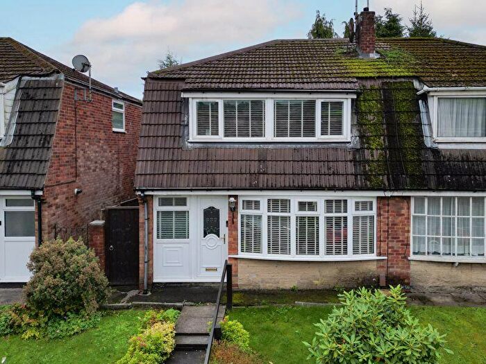 3 Bedroom Semi-Detached House For Sale In Whitworth Road, Rochdale, OL12