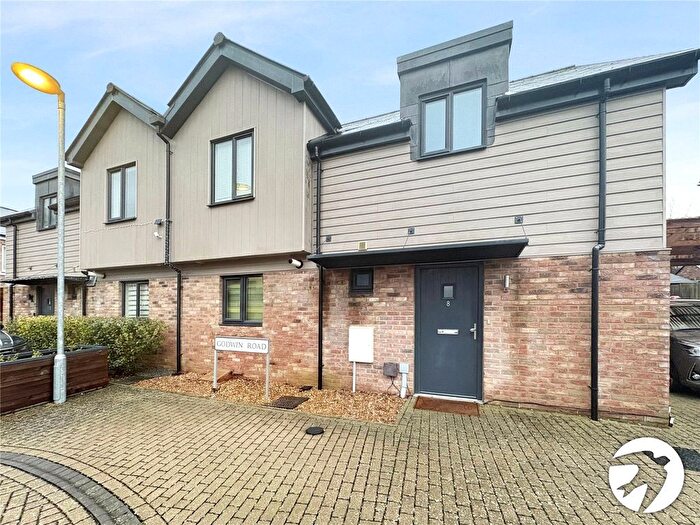 3 Bedroom Semi Detached House For Sale In Godwin Road, Allington, Maidstone, Kent, ME16