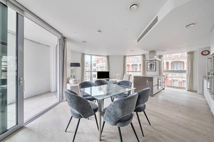 3 Bedroom Flat To Rent In Buckingham Gate, St James's Park, London, SW1E