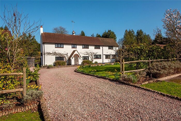 5 Bedroom Detached House For Sale In Wonford Close, Walton On The Hill, Tadworth, Surrey, KT20
